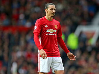 Zlatan Ibrahimovic getting a k...
